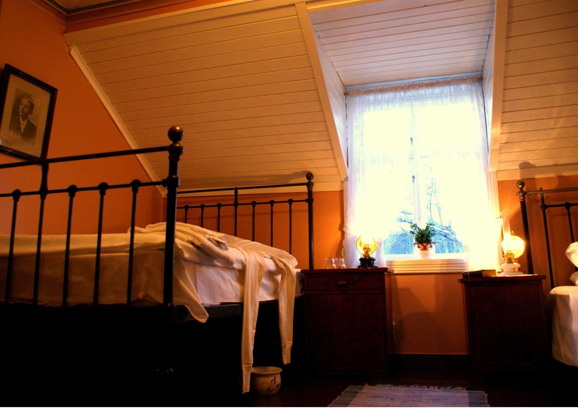 Paulsens Hotel Lyngdal Exterior foto