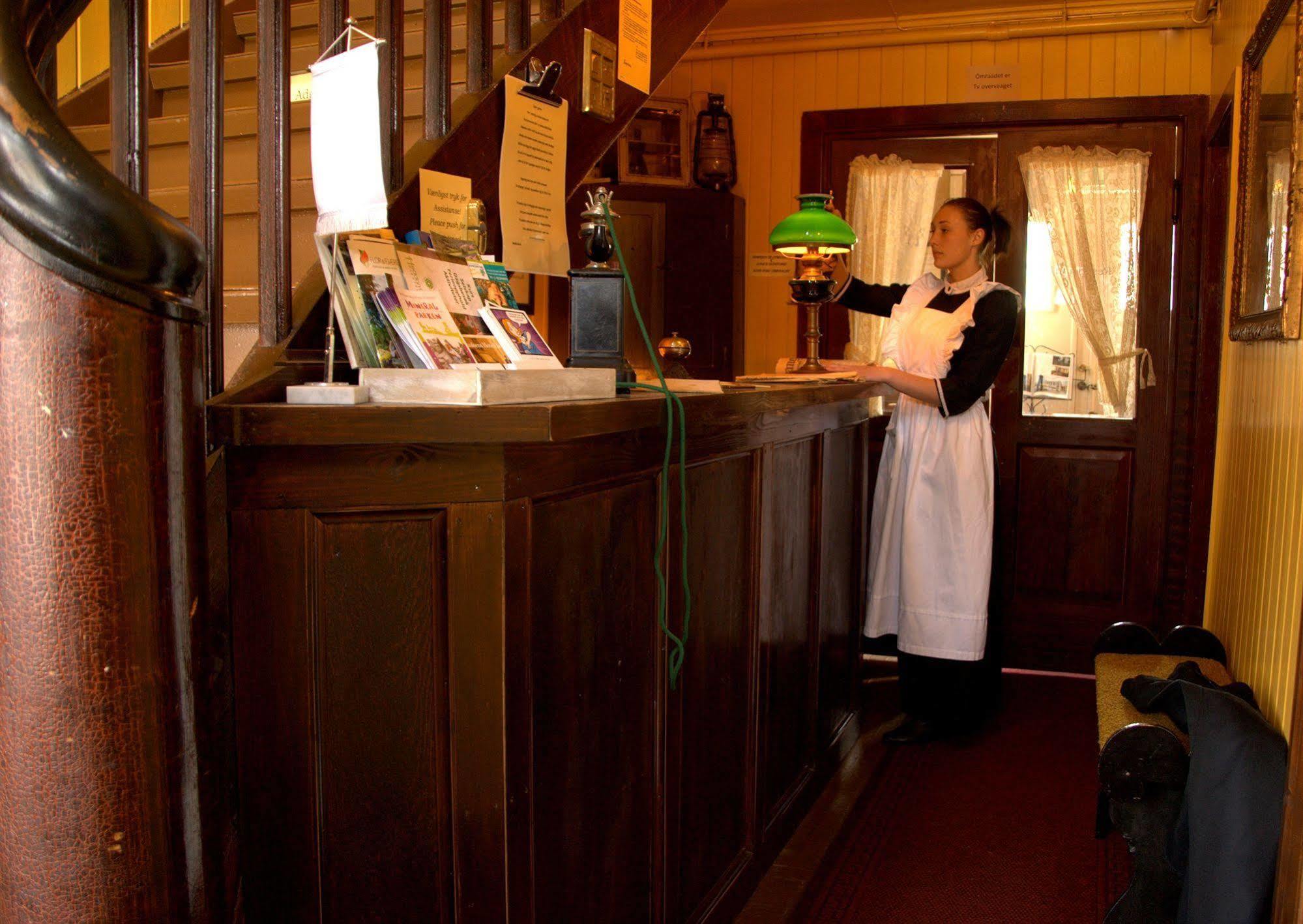 Paulsens Hotel Lyngdal Exterior foto