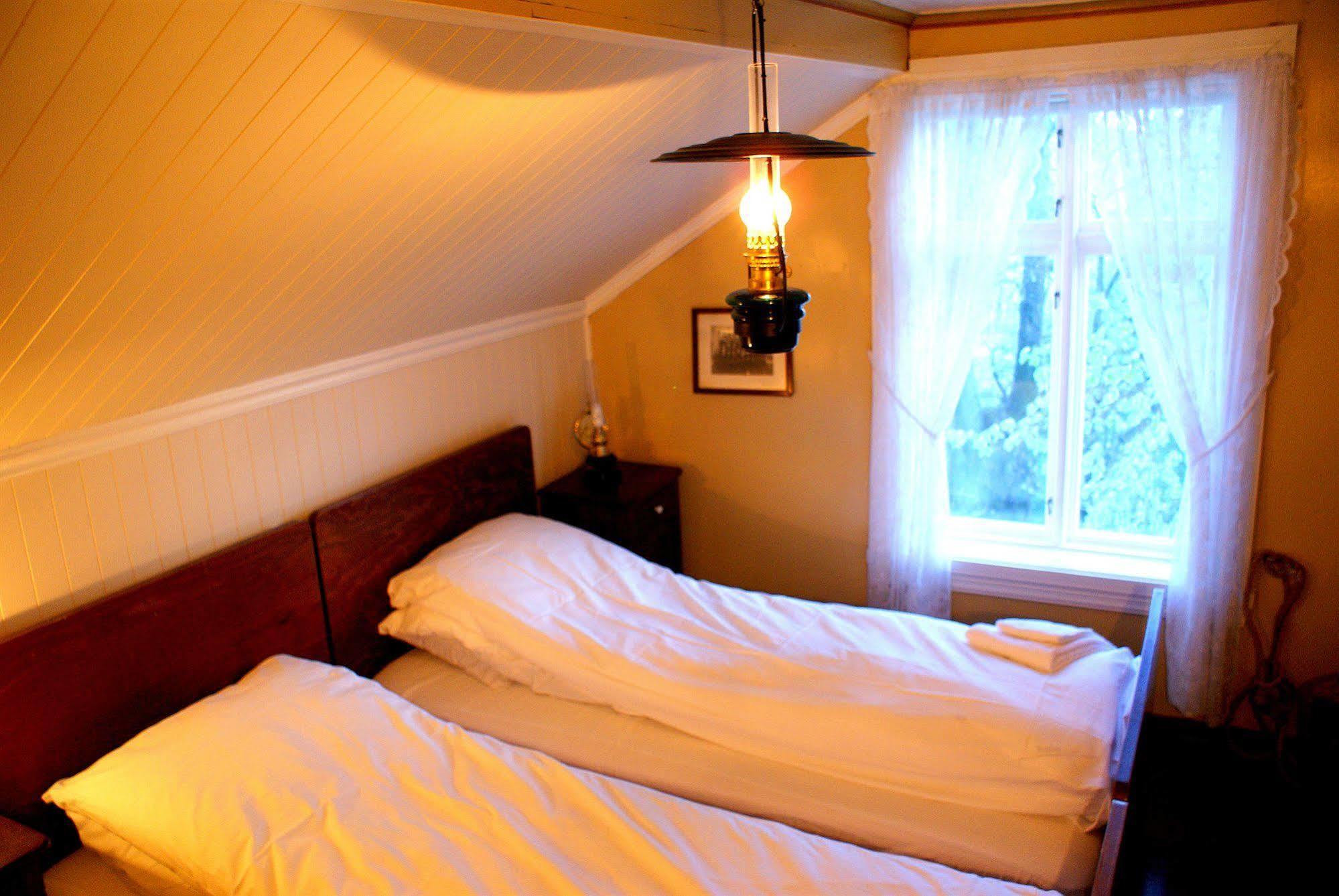 Paulsens Hotel Lyngdal Exterior foto