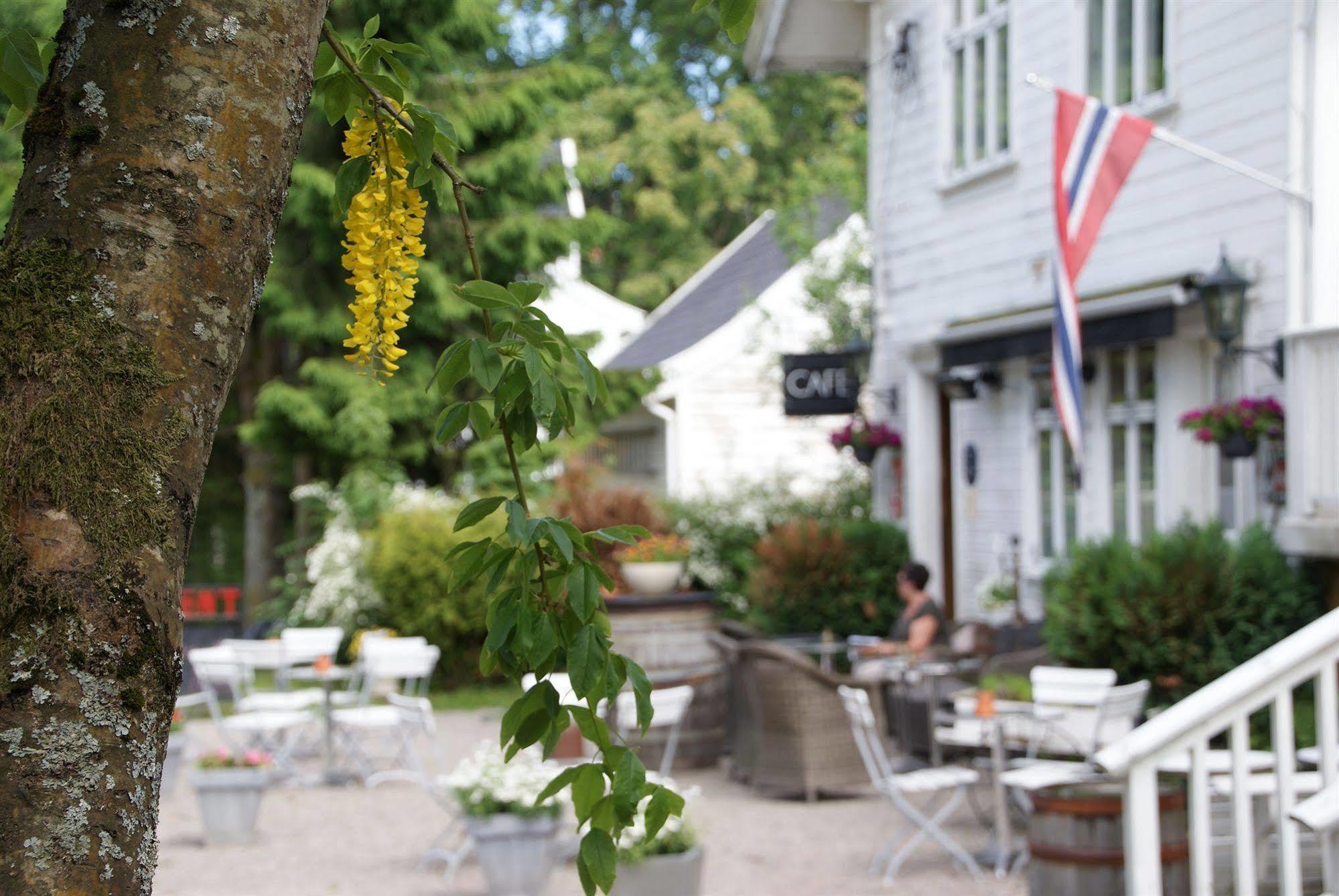 Paulsens Hotel Lyngdal Exterior foto